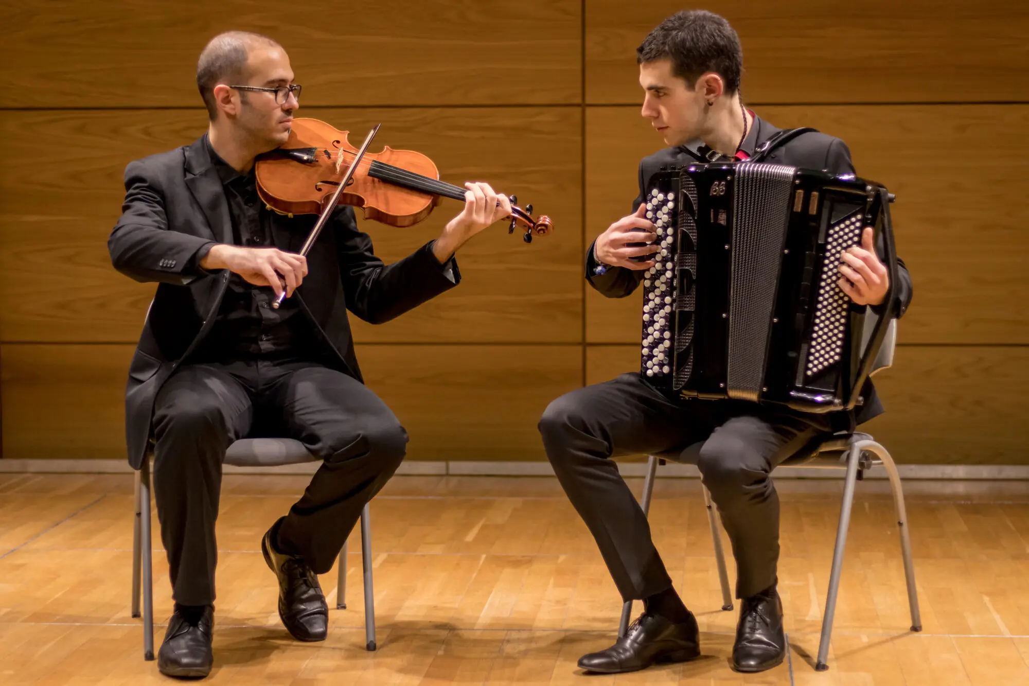 Free Lunchtime Concert: Diphonon Duo