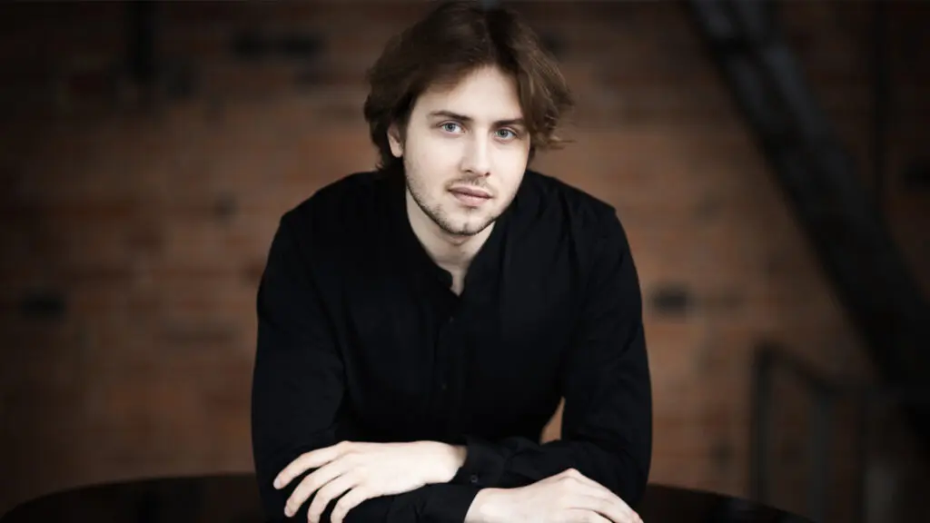 Nikita Lukinov (piano)